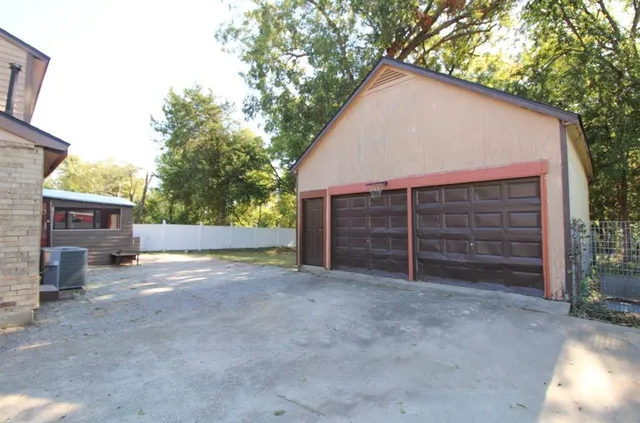 $279,900 | 1521 West Springcrest Circle, Lancaster, TX 75134