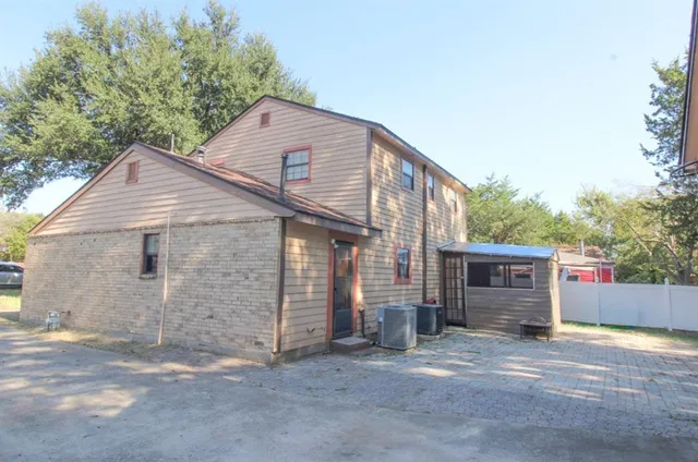 $279,900 | 1521 West Springcrest Circle, Lancaster, TX 75134