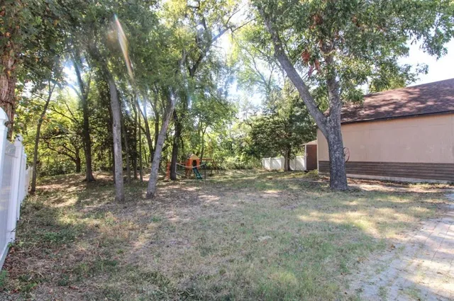 $279,900 | 1521 West Springcrest Circle, Lancaster, TX 75134