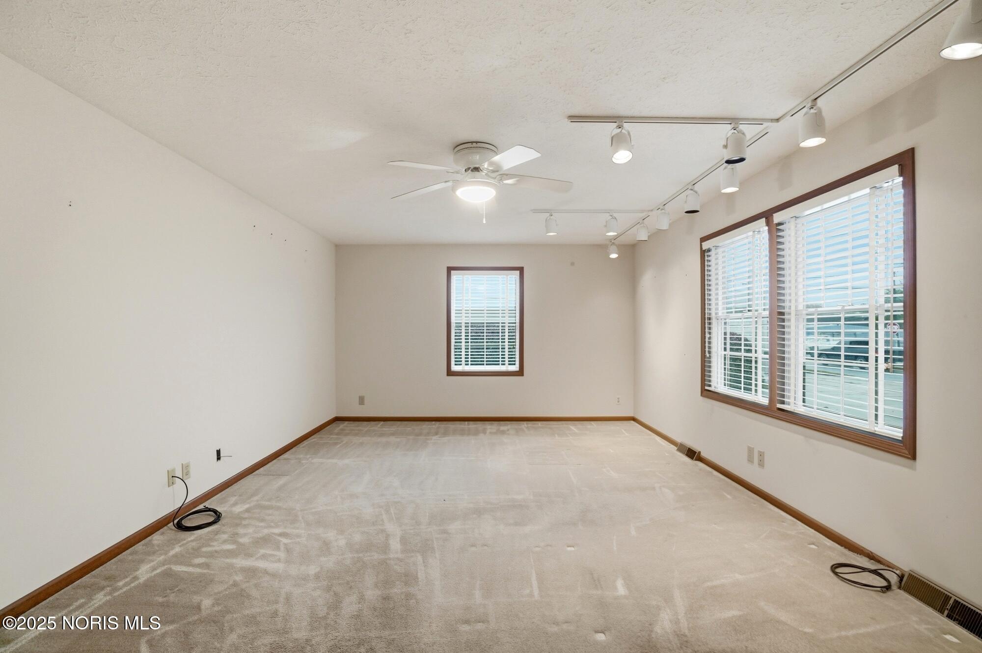 5053 Bennett Road Toledo, OH 43612 - Photo 7 of 59 Den