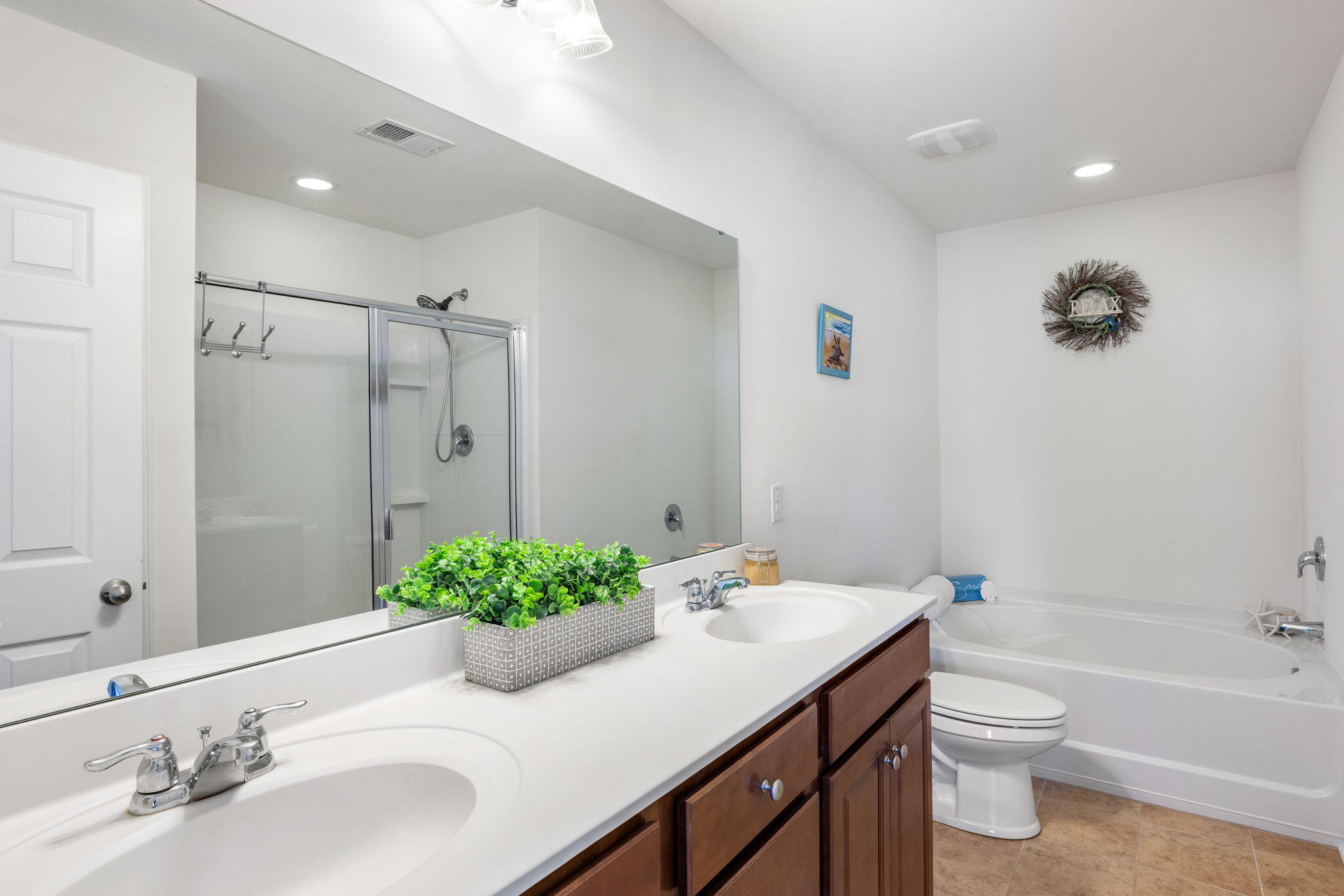 1148 Flyway Road Summerville, SC 29483 - Photo 10 of 19 Primary Bathroom Upstairs