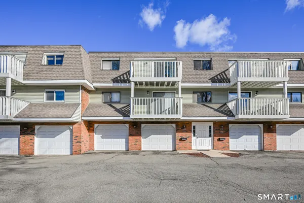 $184,900 | 168 Churchill Drive, Unit 168, Newington, CT 06111