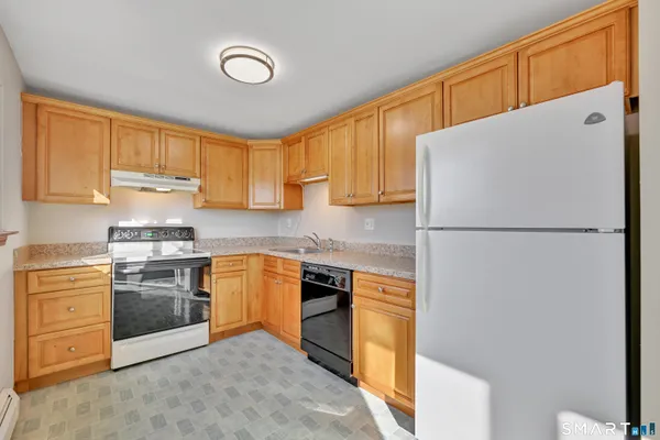 $184,900 | 168 Churchill Drive, Unit 168, Newington, CT 06111