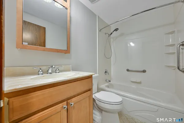 $184,900 | 168 Churchill Drive, Unit 168, Newington, CT 06111