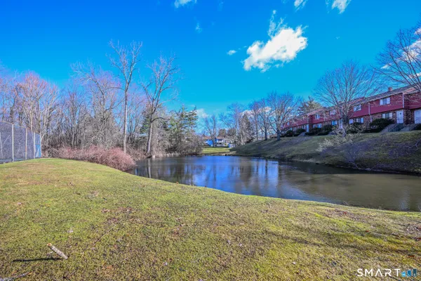 $184,900 | 168 Churchill Drive, Unit 168, Newington, CT 06111
