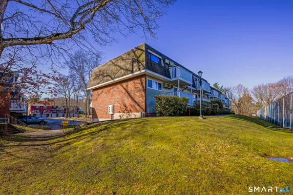 $184,900 | 168 Churchill Drive, Unit 168, Newington, CT 06111