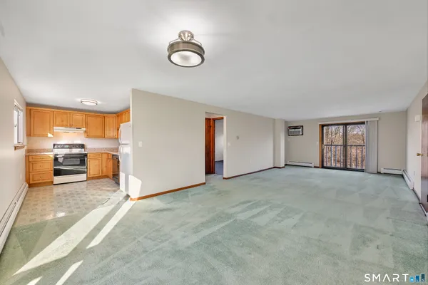 $184,900 | 168 Churchill Drive, Unit 168, Newington, CT 06111