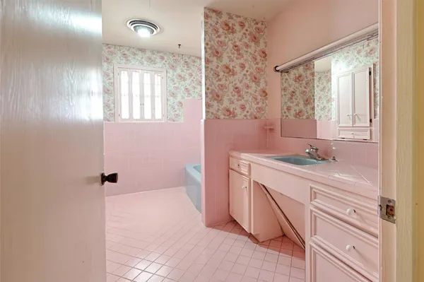$364,000 | 302 Baumgarten Street, Schulenburg, TX 78956