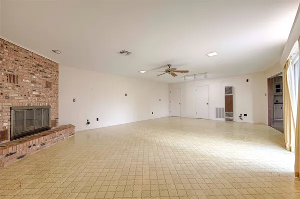 $364,000 | 302 Baumgarten Street, Schulenburg, TX 78956