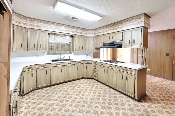 $364,000 | 302 Baumgarten Street, Schulenburg, TX 78956