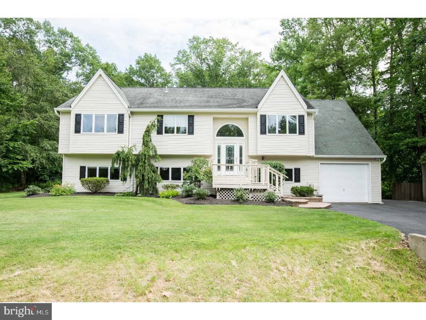 40 Spring Garden Road Robbinsville, NJ 08691 - Photo 1 of 25