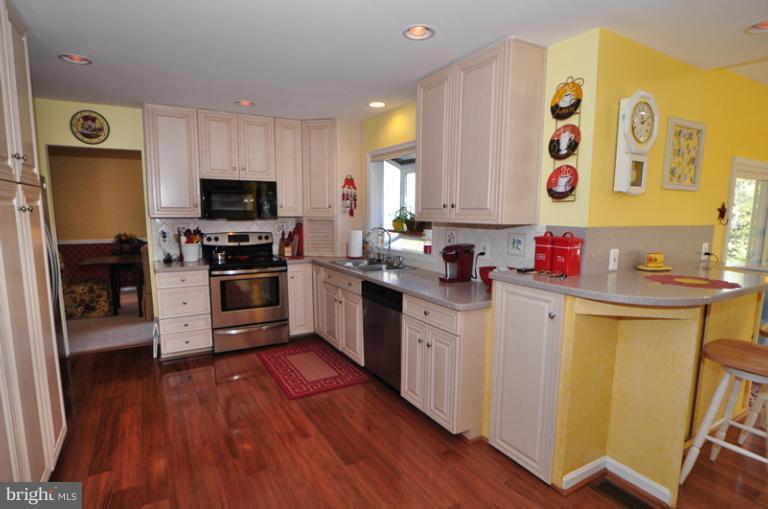 13380 Point Rider Lane Herndon, VA 20171 - Photo 16 of 30 Kitchen