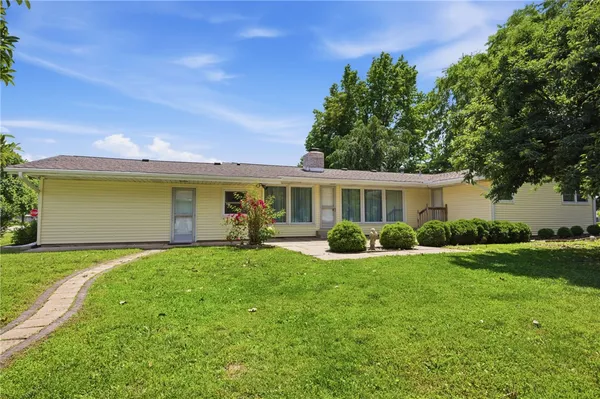 $220,000 | 804 Pennsylvania Avenue, Windsor, IL 61957