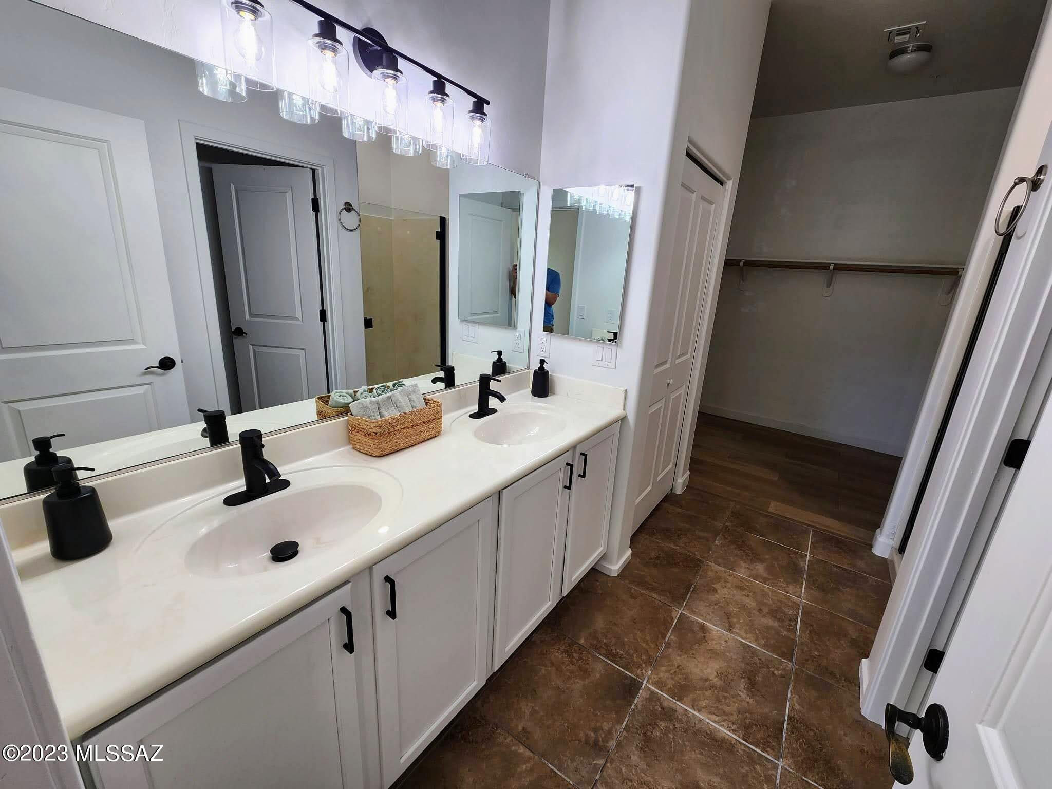 2026 East River Road, Unit 202 Tucson, AZ 85718 - Photo 8 of 13