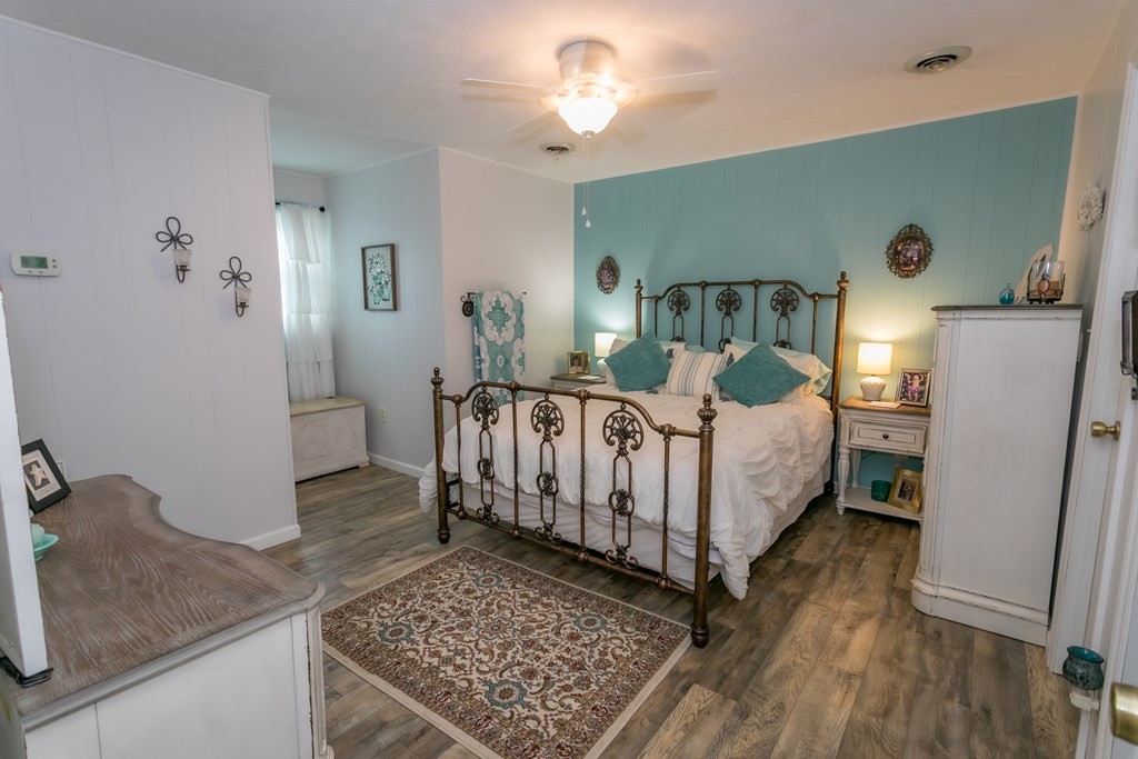 3108 Fortenberry Road Kodak, TN 37764 - Photo 15 of 47 a bed room with furniture and wooden floor