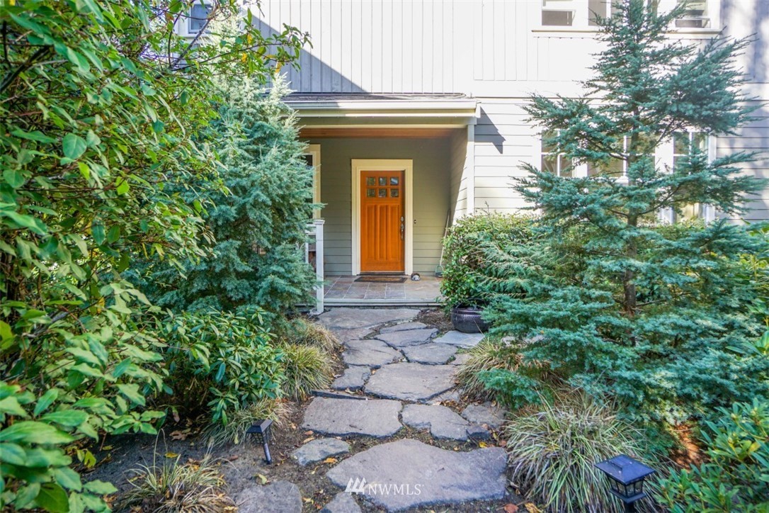 7925 45th Avenue Southwest Seattle, WA 98136 - Photo 2 of 25 Gallery Image 2