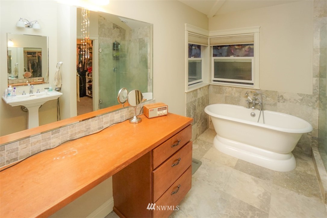 7925 45th Avenue Southwest Seattle, WA 98136 - Photo 16 of 25 Gallery Image 16