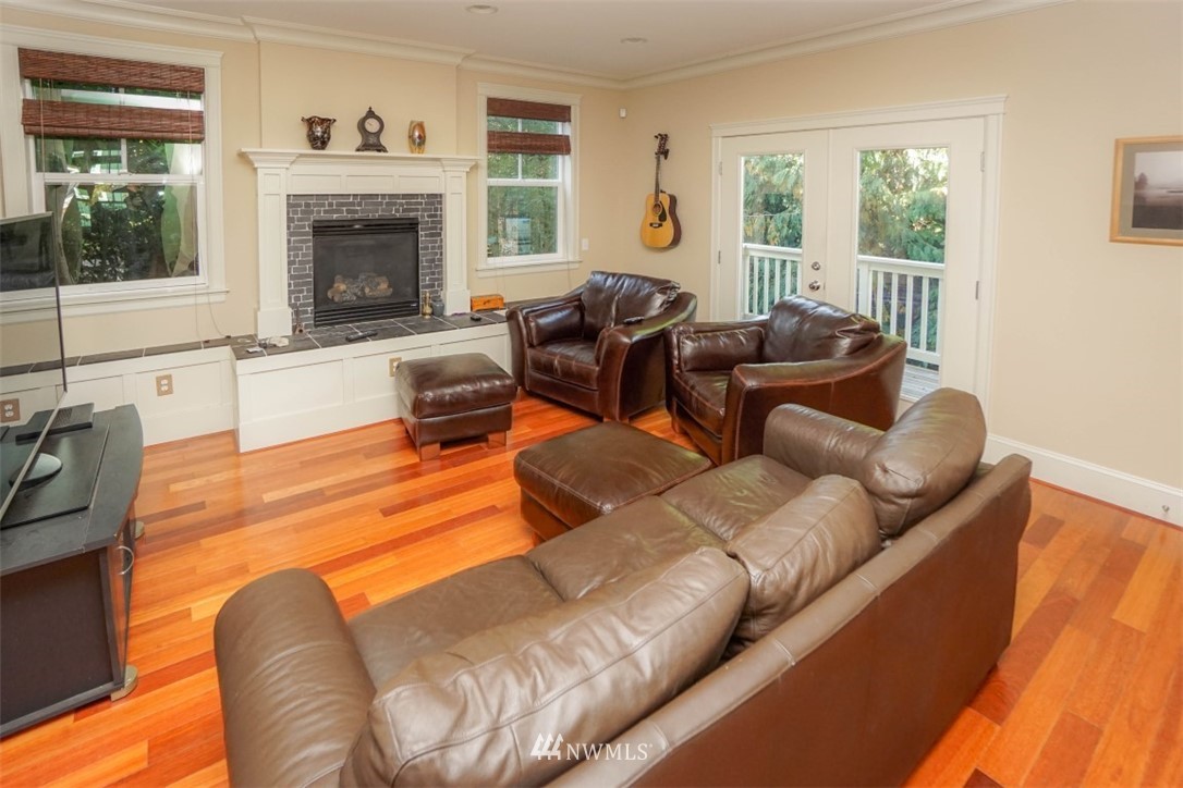 7925 45th Avenue Southwest Seattle, WA 98136 - Photo 5 of 25 Gallery Image 5