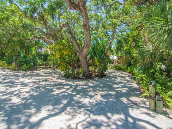 $8,000 | 1930 West Shell Lane, Vero Beach, FL 32963