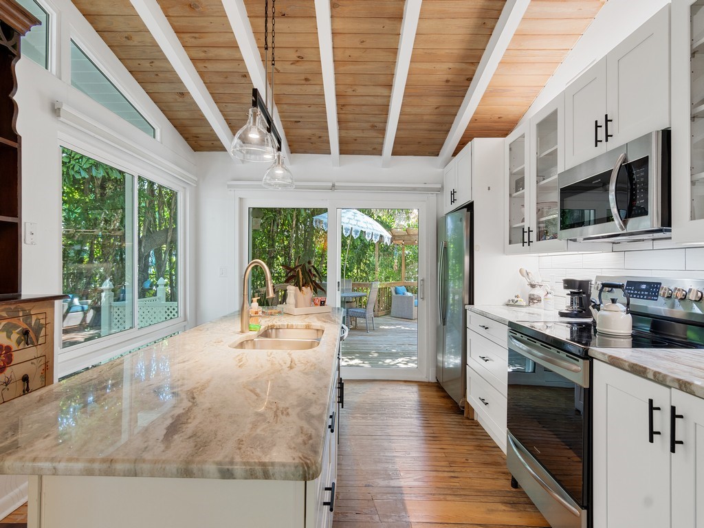 1930 West Shell Lane Vero Beach, FL 32963 - Photo 8 of 36