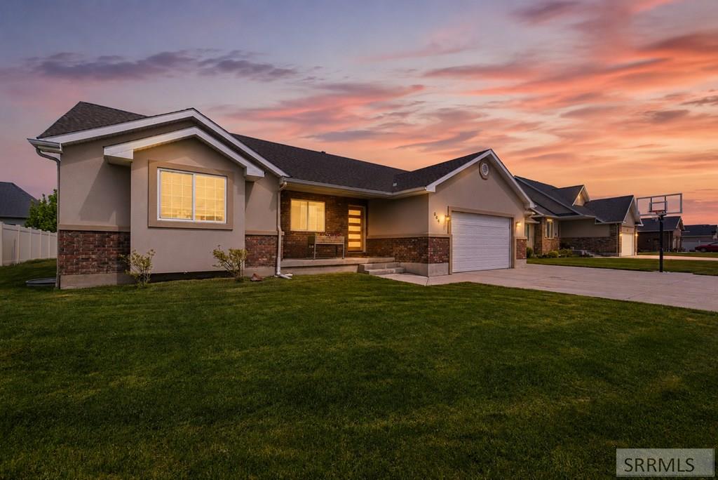 654 Meadowbrook Street Rexburg, ID 83440 - Photo 2 of 46