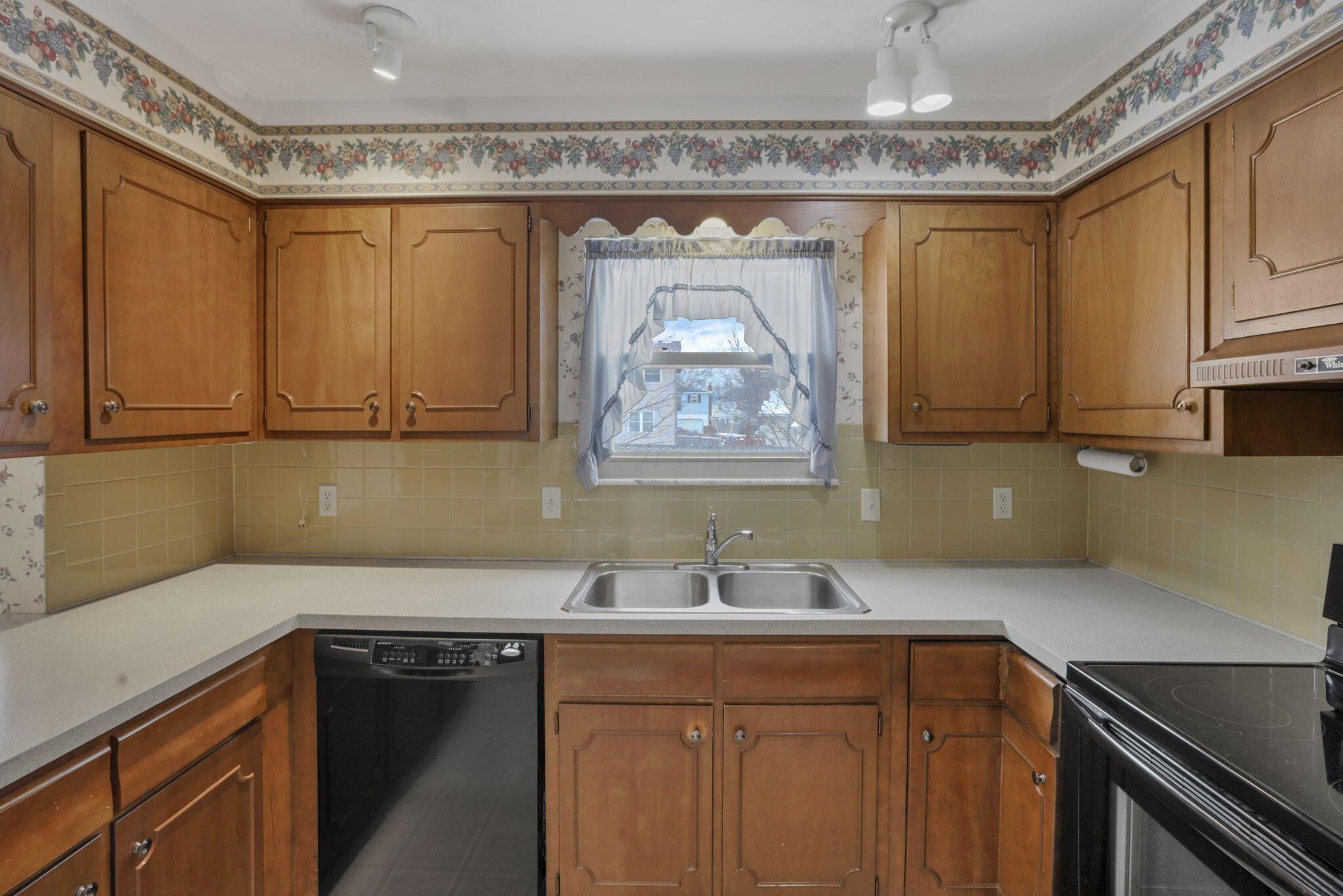 1852 Balsamridge Road Columbus, OH 43229 - Photo 18 of 50 27-web-or-mls-IMG_9236