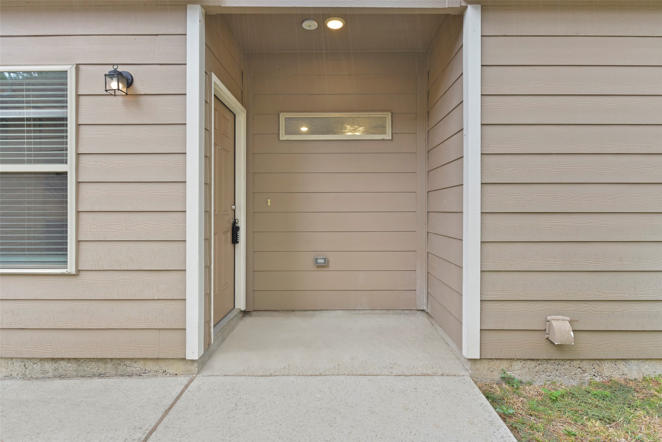 9650 Warm Spring Willis, TX 77318 - Photo 4 of 26 a view of door