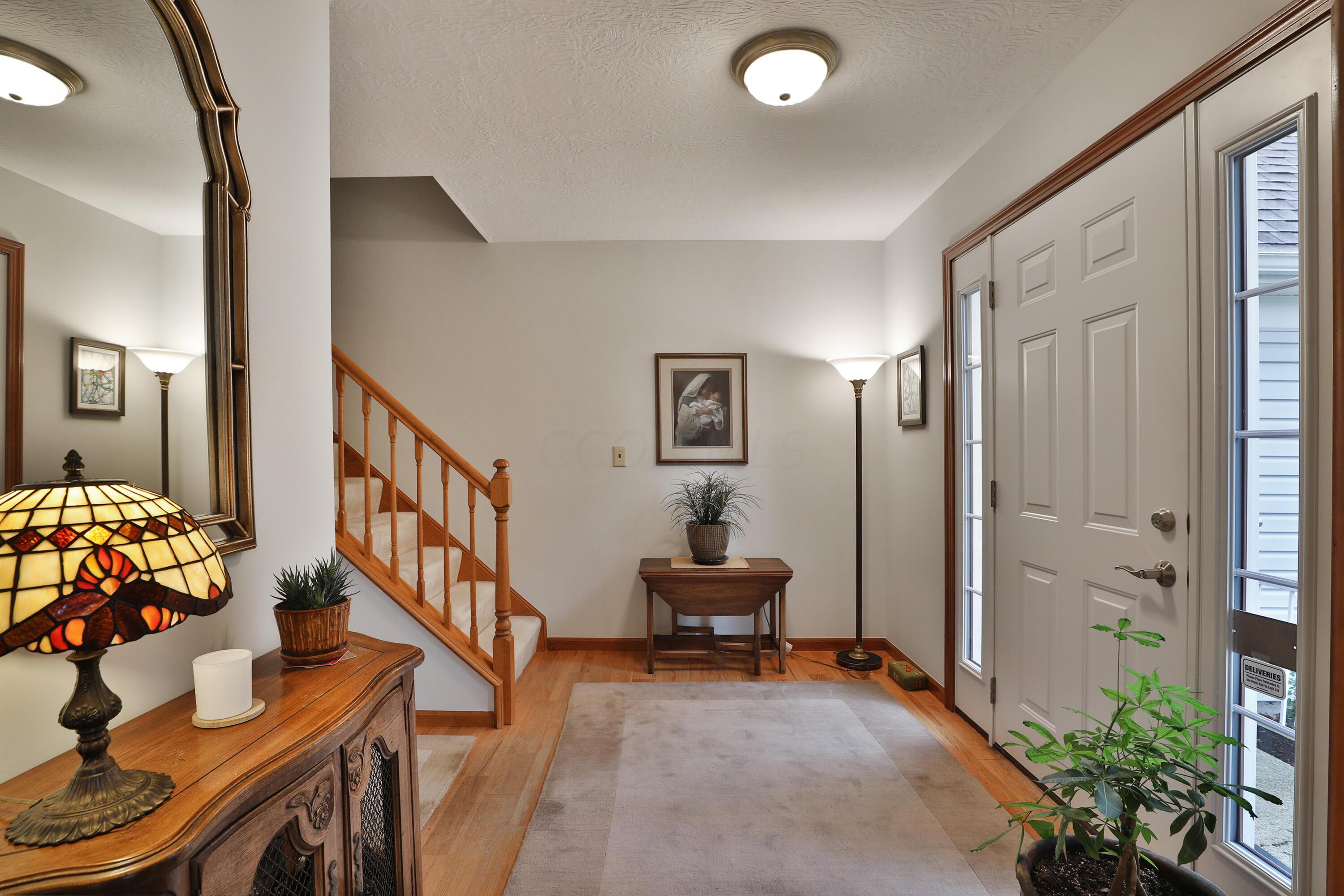 1244 Rice Avenue Columbus, OH 43230 - Photo 4 of 50 Entry