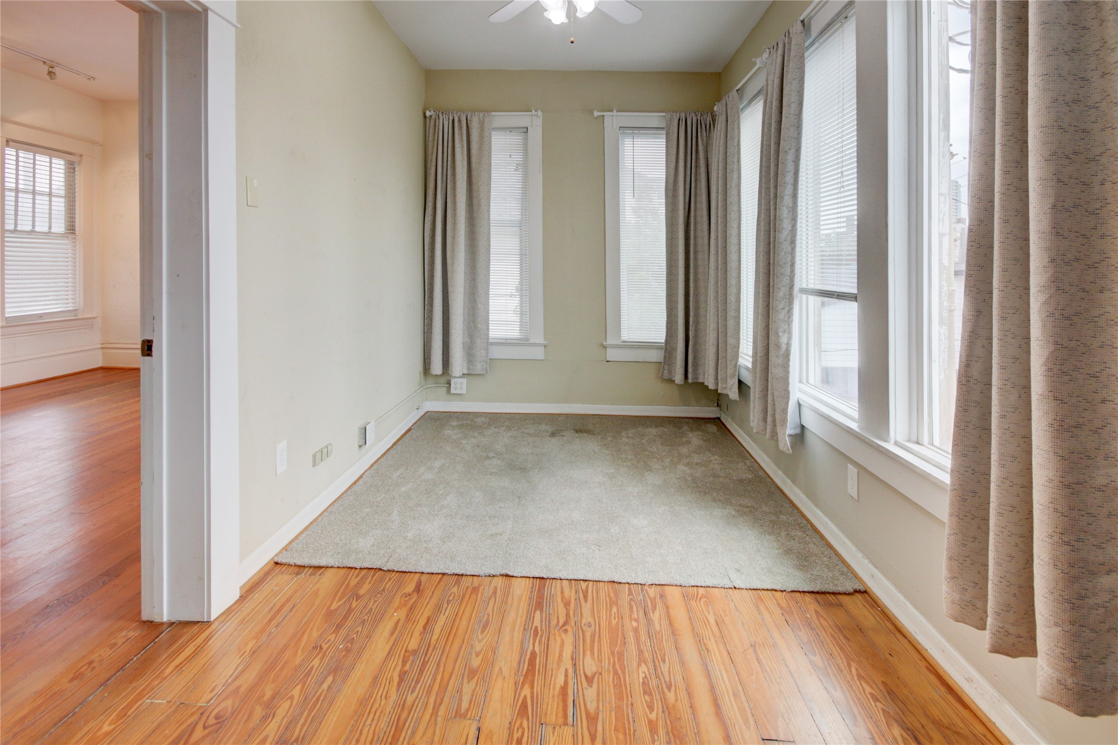 239 Westheimer Road Houston, TX 77006 - Photo 27 of 50 SECOND FLOOR:The quaint breakfast nook, located directly across from the kitchen, is perfect for casual dining or can easily be transformed into additional storage or a cozy break area.