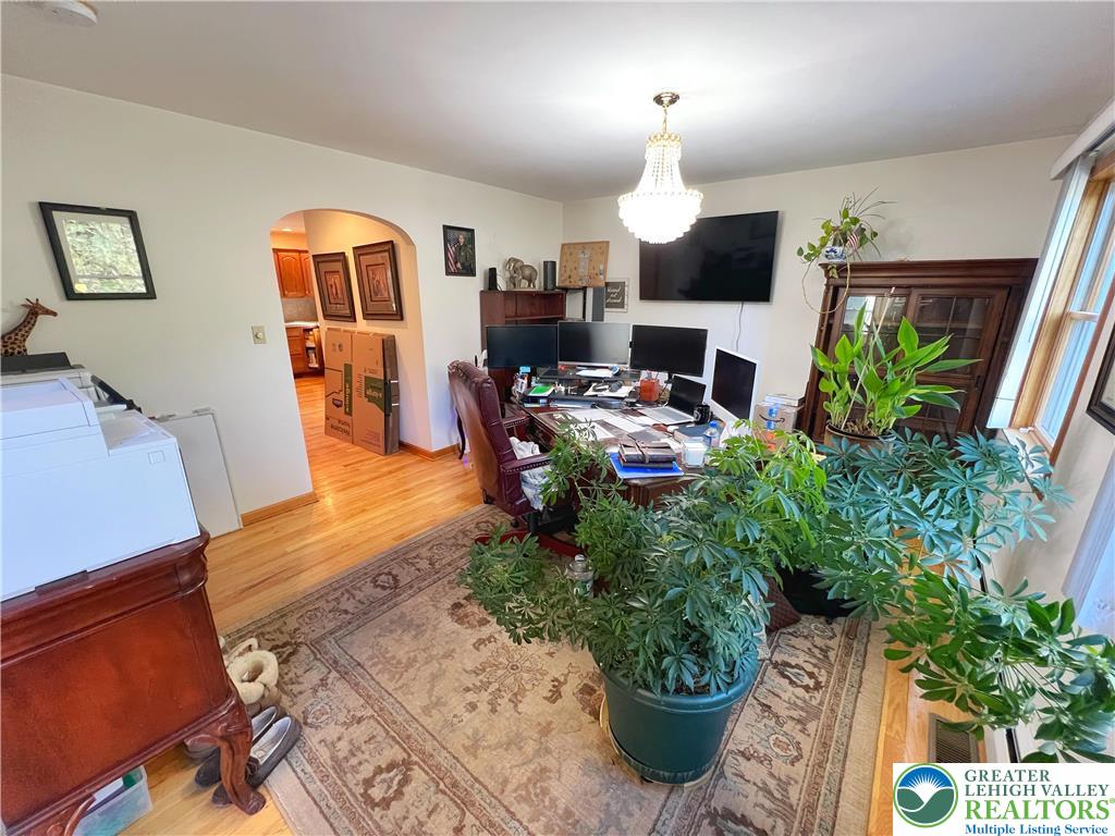 90 Halina Way Kunkletown, PA 18058 - Photo 14 of 32 a living room with furniture and a potted plant