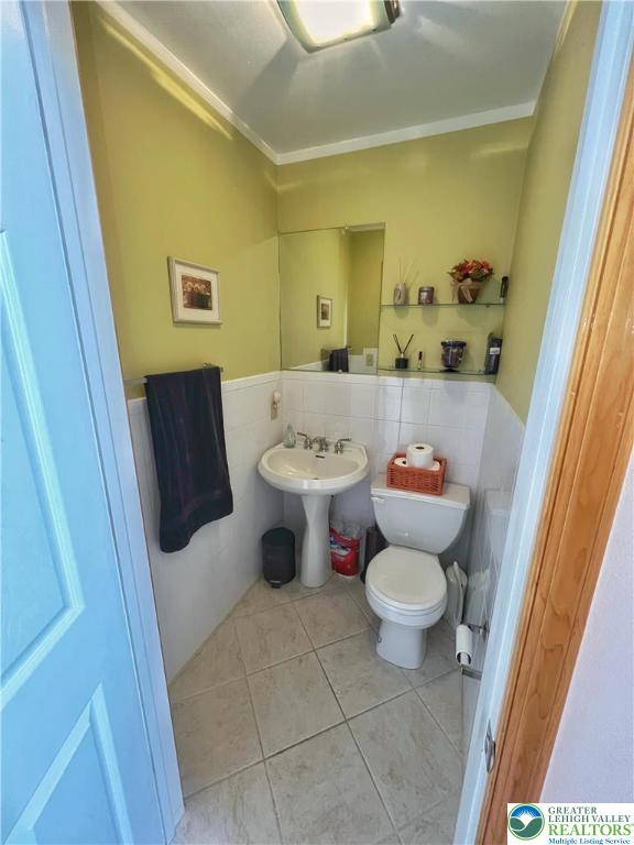 90 Halina Way Kunkletown, PA 18058 - Photo 15 of 32 a bathroom with a sink and a mirror