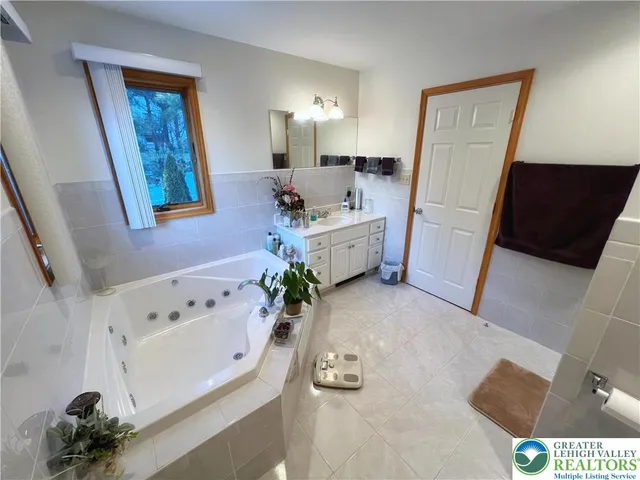 $520,000 | 90 Halina Way, Kunkletown, PA 18058