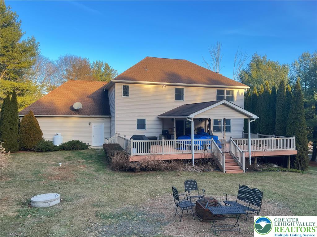 90 Halina Way Kunkletown, PA 18058 - Photo 4 of 32 a front view of a house with garden