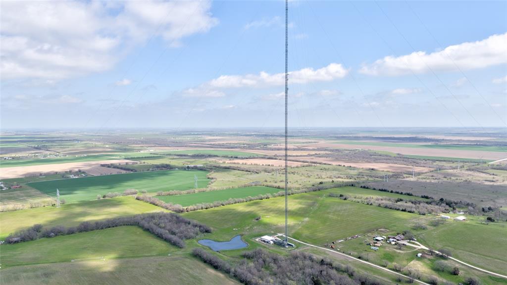 1086 Cobler Road Collinsville, TX 76233 - Photo 5 of 40 a view of an ocean and beach