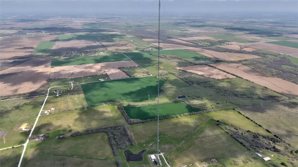 1086 Cobler Road Collinsville, TX 76233 - Photo 7 of 40 a backyard of a house