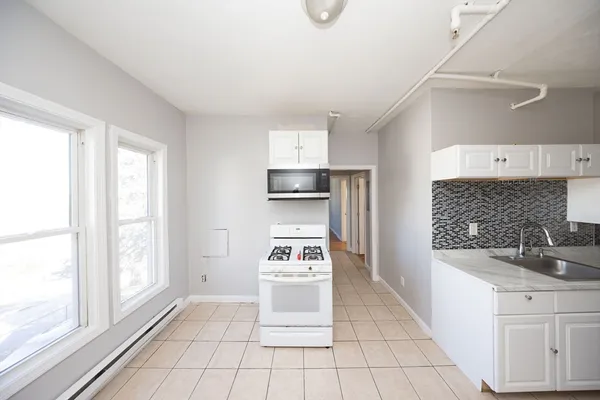 $2,500 | 92 Green Hill Parkway, Unit 2, Worcester, MA 01605