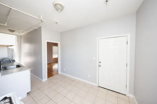 $2,500 | 92 Green Hill Parkway, Unit 2, Worcester, MA 01605