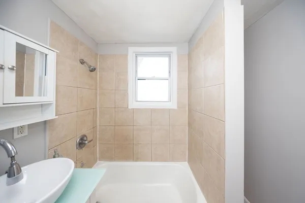 $2,500 | 92 Green Hill Parkway, Unit 2, Worcester, MA 01605