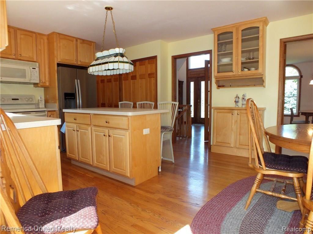 37297 Howard Road Farmington, MI 48331 - Photo 18 of 62 Kitchen view 2