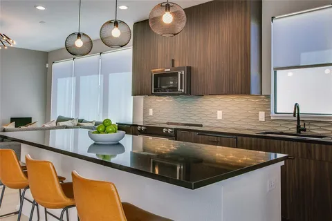 $675,000 | 4703 Munger Avenue, Unit 207, Dallas, TX 75204