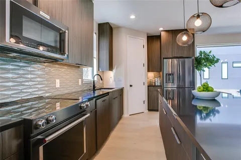 $675,000 | 4703 Munger Avenue, Unit 207, Dallas, TX 75204