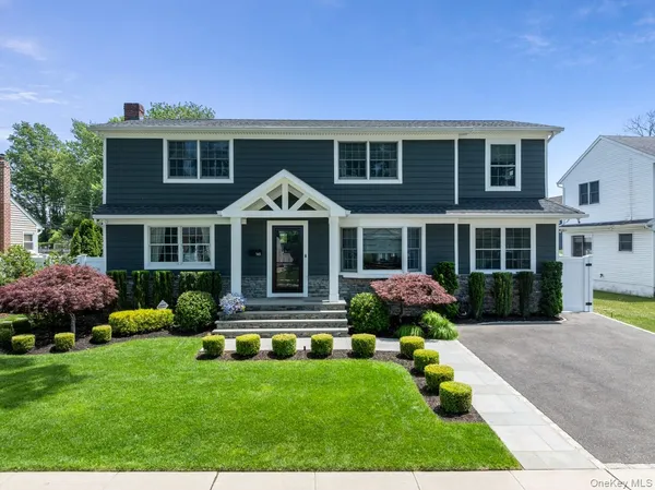 $1,195,950 | 565 Kell Place, Seaford, NY 11783