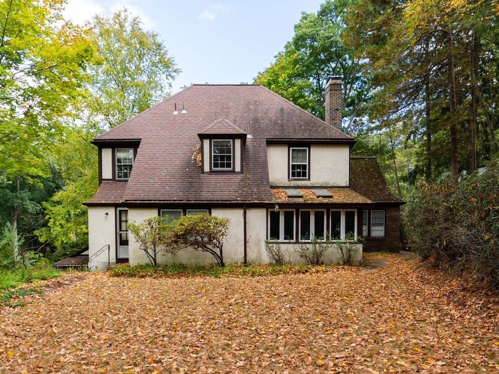 9 Sylvan Road Wellesley, MA 02481 - Photo 5 of 8 a front view of a house with a garden