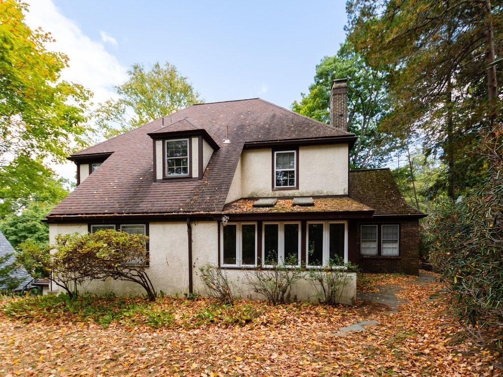 9 Sylvan Road Wellesley, MA 02481 - Photo 8 of 8 a front view of a house with a garden