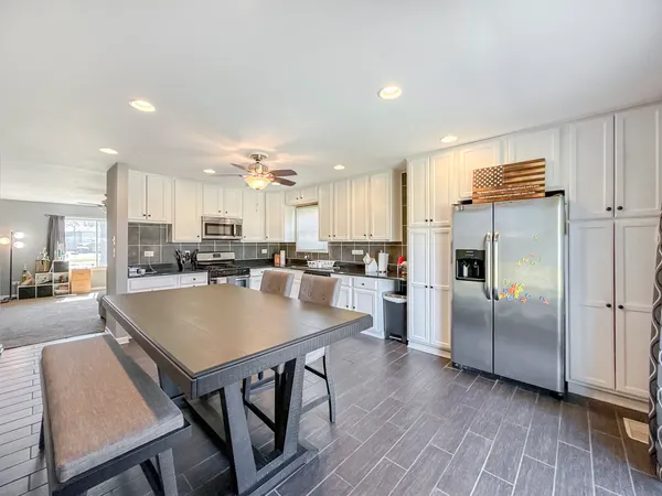 $290,000 | 812 Mulford Lane, Joliet, IL 60431
