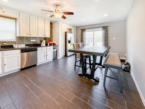 $290,000 | 812 Mulford Lane, Joliet, IL 60431