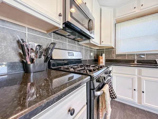 $290,000 | 812 Mulford Lane, Joliet, IL 60431