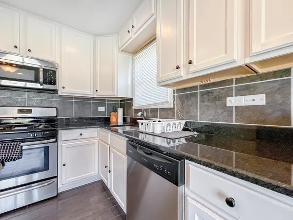 $290,000 | 812 Mulford Lane, Joliet, IL 60431