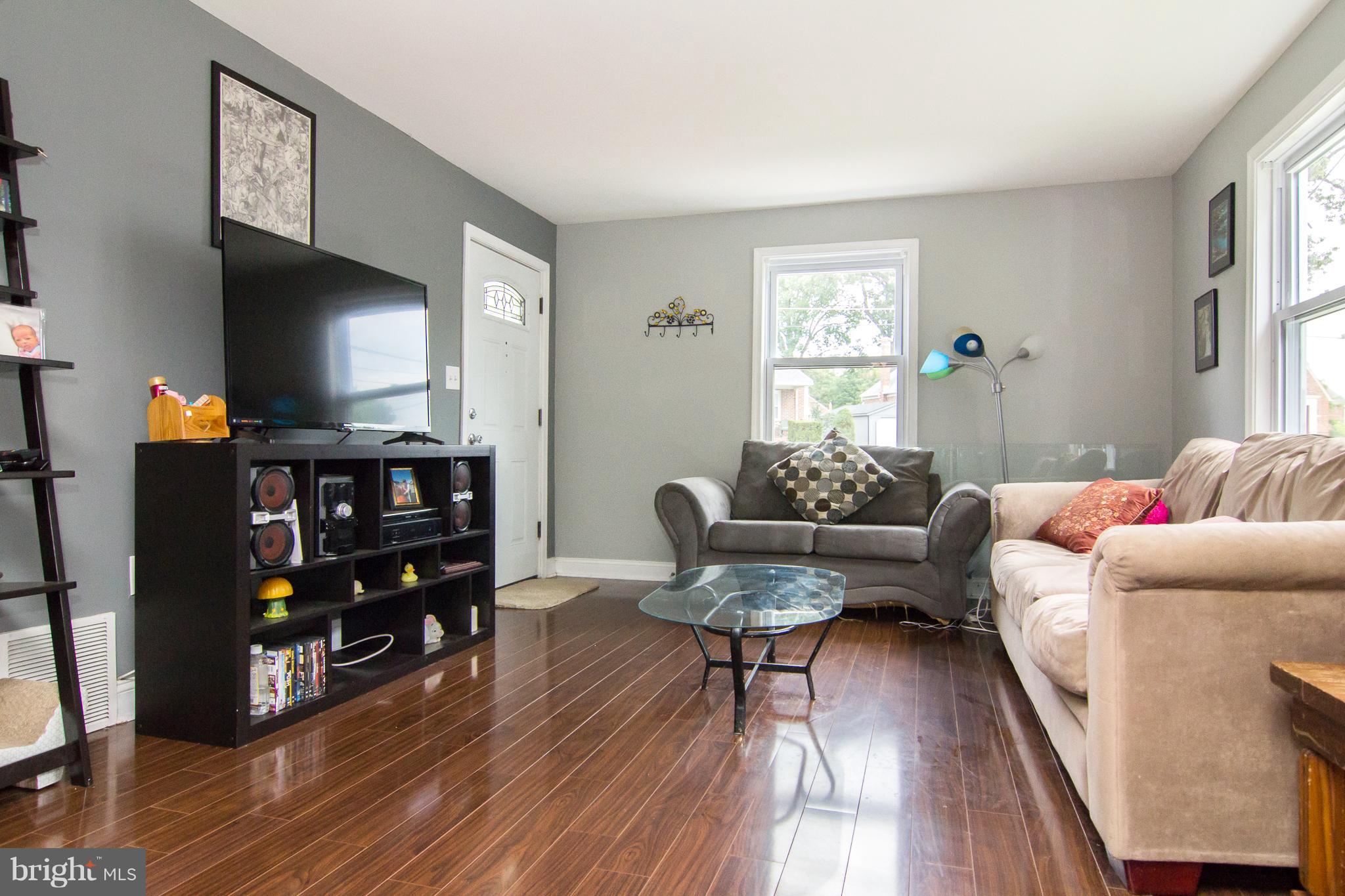 2701 Garnet Road Baltimore, MD 21234 - Photo 4 of 30 Living Room