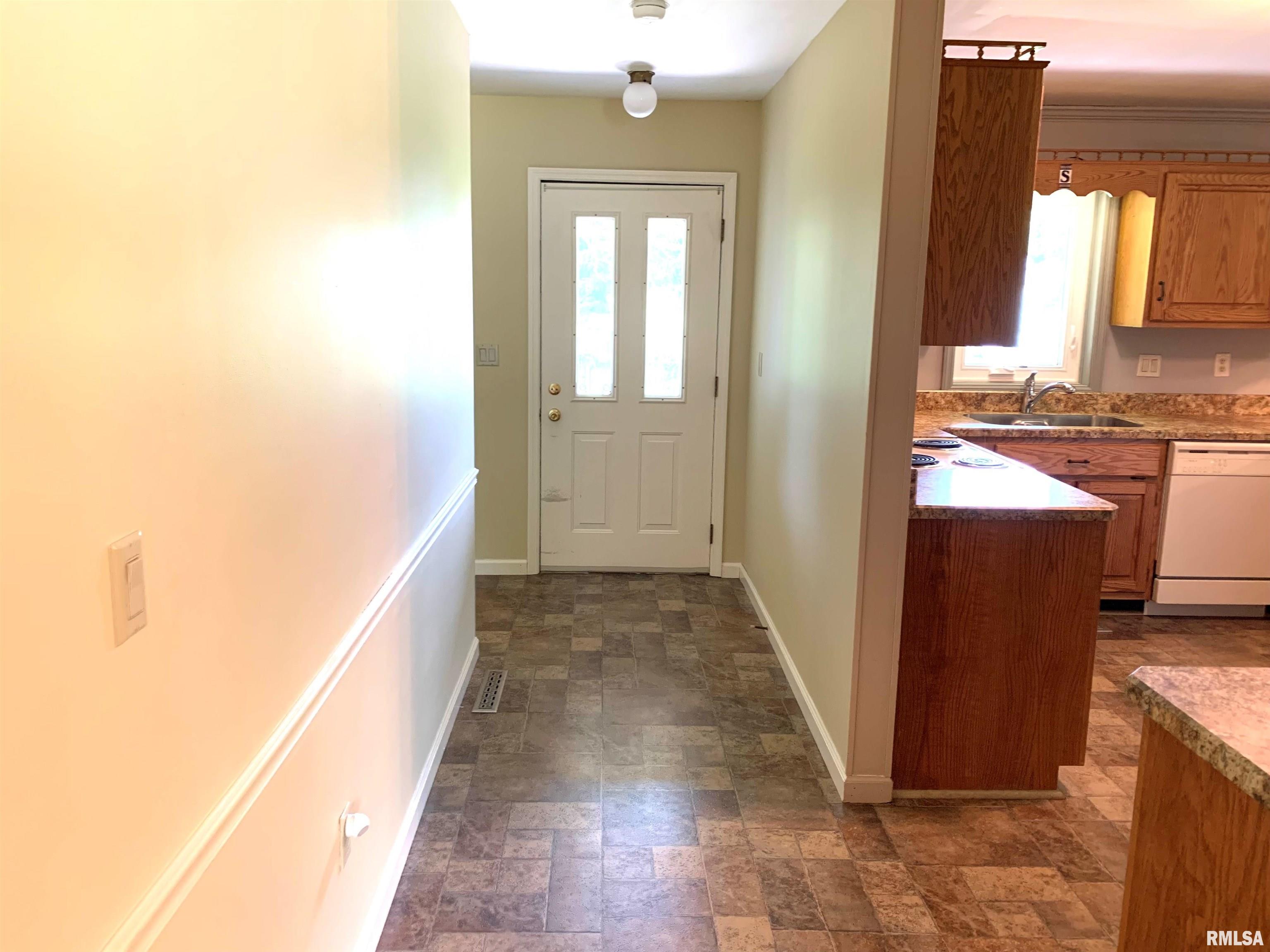 120 Roanoke Drive Rochester, IL 62563 - Photo 30 of 33 Gallery Image 30